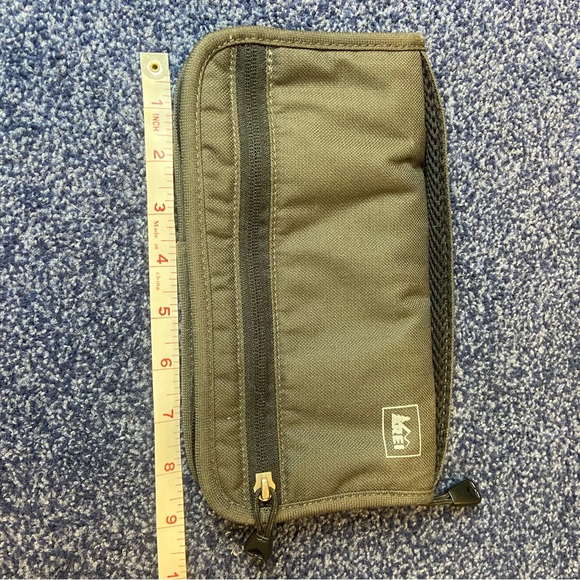 REI Cars Holder & Wallet - Picture 1 of 5